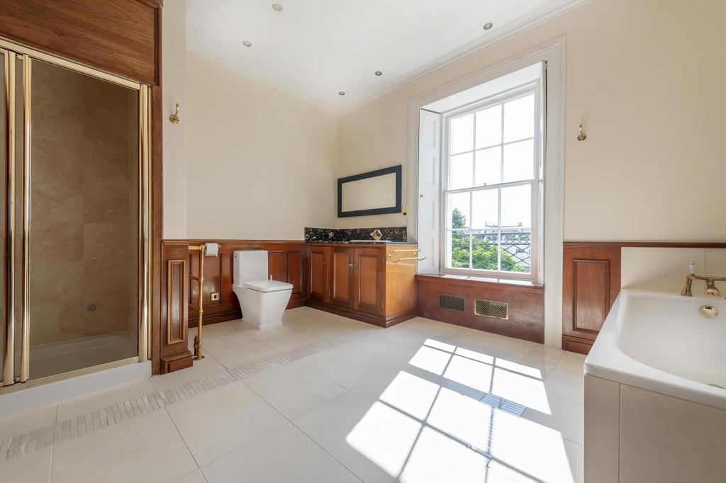 En-Suite Master