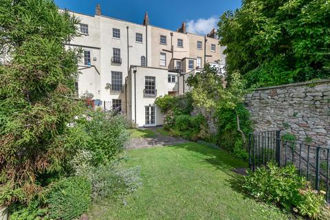 19 Caledonia Place, Bristol, BS8 4DJ
