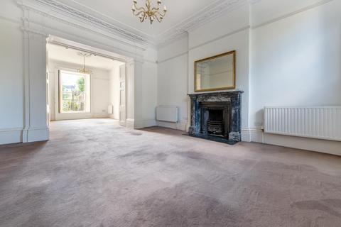 19 Caledonia Place, Bristol, BS8 4DJ