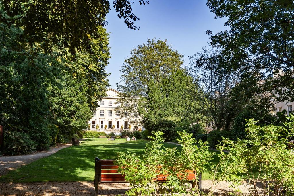 The Mall Gardens