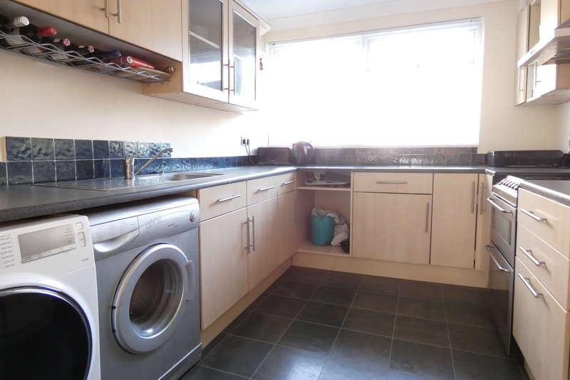 Apartment in Birmingham, Sutton Coldfield - View 3