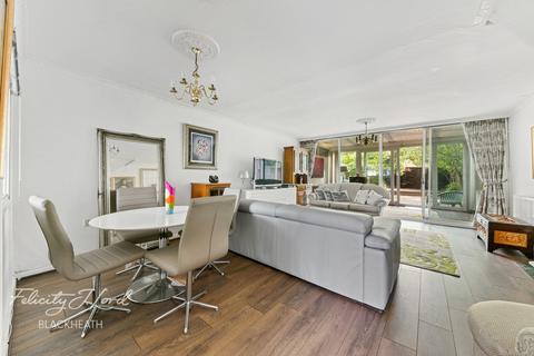 3 Woodmere, London, SE9 5NT