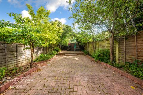 3 Woodmere, London, SE9 5NT