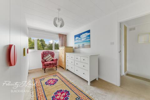 3 Woodmere, London, SE9 5NT