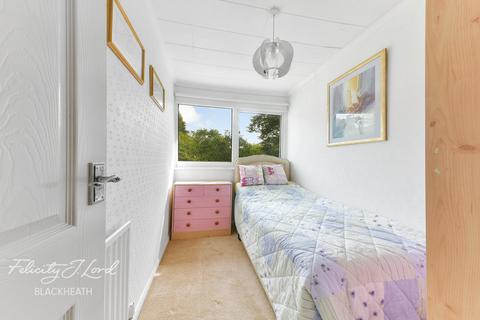 3 Woodmere, London, SE9 5NT