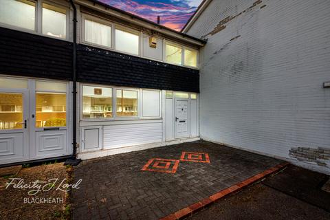3 Woodmere, London, SE9 5NT