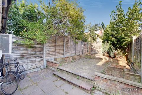 4 Salcombe Road, London, E17 8JH