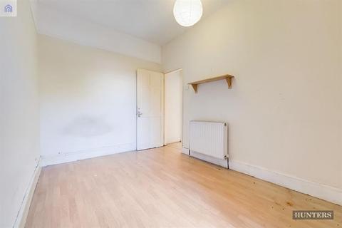 4 Salcombe Road, London, E17 8JH