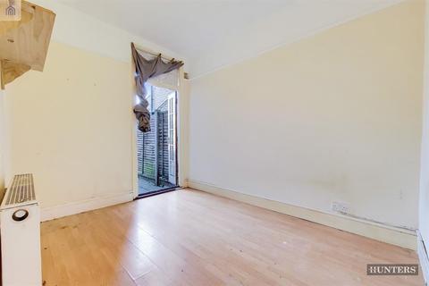 4 Salcombe Road, London, E17 8JH