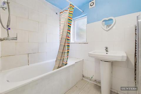 4 Salcombe Road, London, E17 8JH