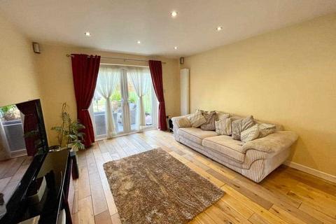 2 bedroom terraced house to rent, Wolstan Close, Denham