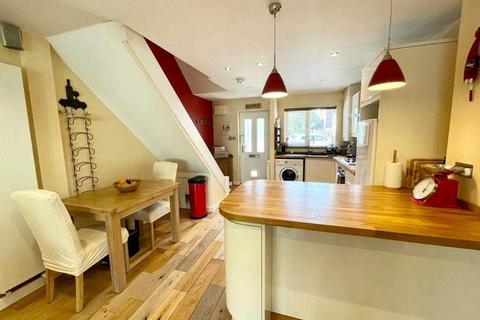 2 bedroom terraced house to rent, Wolstan Close, Denham