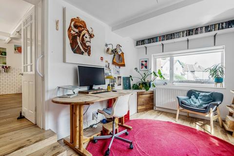 9 Downing Avenue, Guildford, GU2 7SY