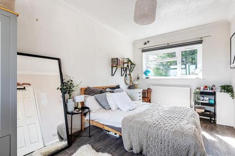 9 Downing Avenue, Guildford, GU2 7SY