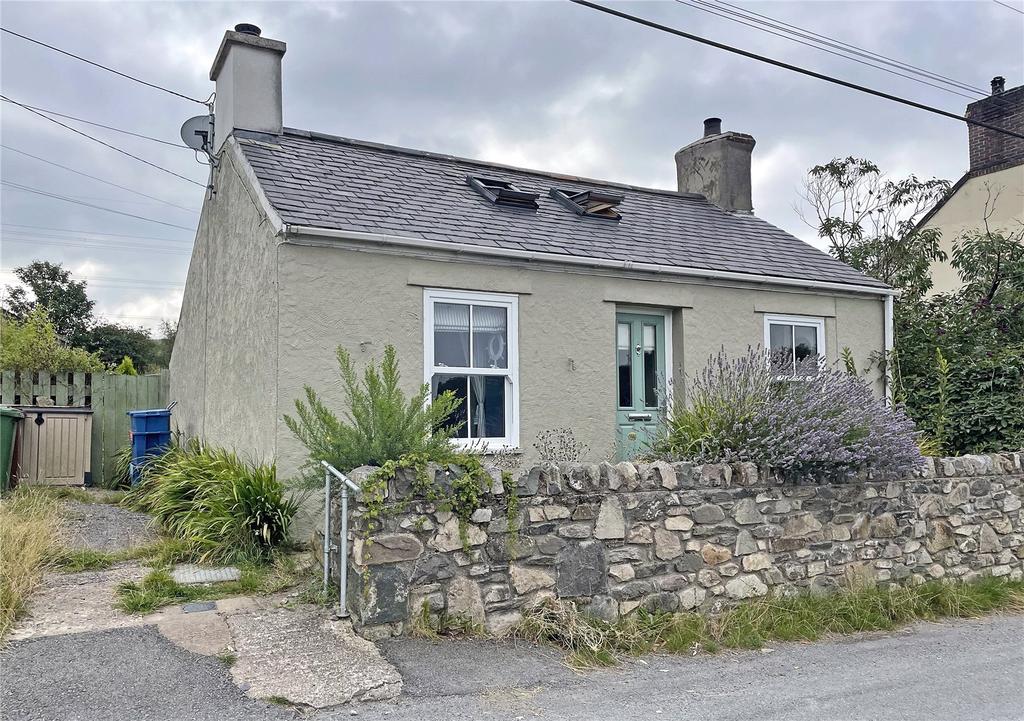 Ceunant, Caernarfon, Gwynedd, LL55 2 bed detached house £175,000