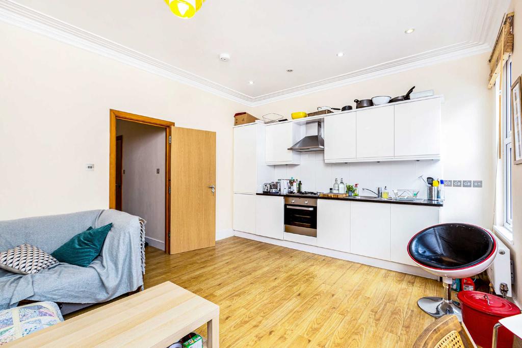 Rita Road, Vauxhall, London, SW8 1 bed apartment £1,695 pcm (£391 pw)