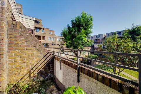 10 Burr Close, London, E1W 1NB