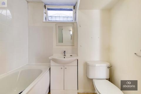 10 Burr Close, London, E1W 1NB