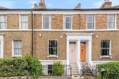 27 Sutherland Square, London, SE17 3EQ