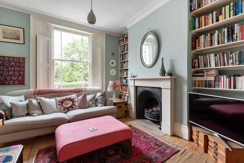 27 Sutherland Square, London, SE17 3EQ