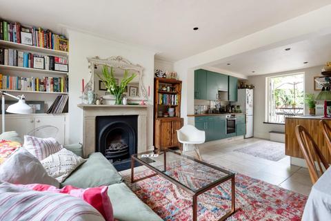 27 Sutherland Square, London, SE17 3EQ