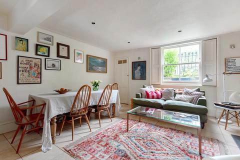 27 Sutherland Square, London, SE17 3EQ