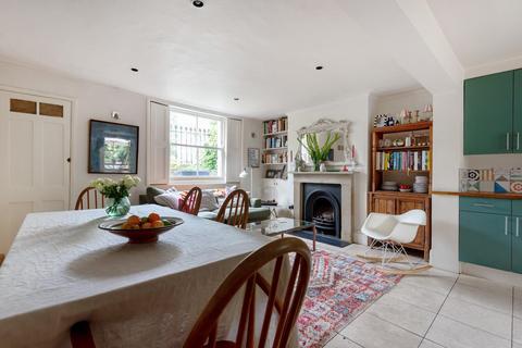 27 Sutherland Square, London, SE17 3EQ
