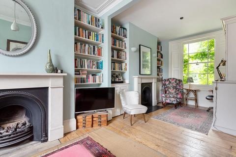 27 Sutherland Square, London, SE17 3EQ