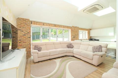 2 Hillview Crescent, Orpington, BR6 0SL