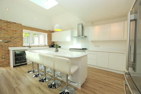 2 Hillview Crescent, Orpington, BR6 0SL