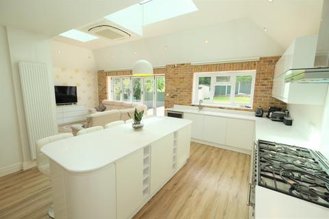 2 Hillview Crescent, Orpington, BR6 0SL