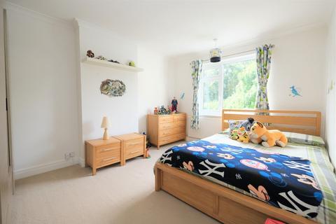 2 Hillview Crescent, Orpington, BR6 0SL