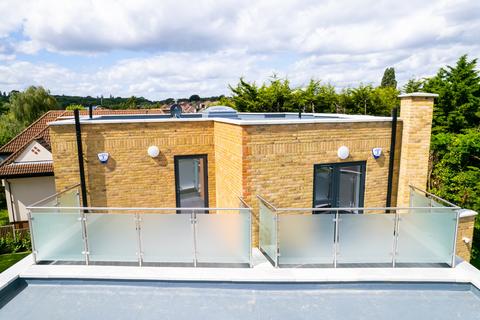 3 bedroom property for sale, Queens Walk, London NW9