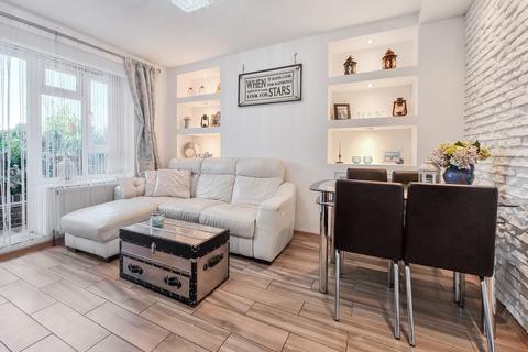 17 Cam Green, South Ockendon, RM15 5QN