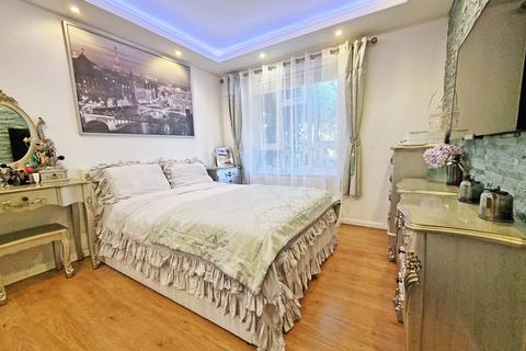 17 Cam Green, South Ockendon, RM15 5QN