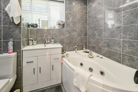 17 Cam Green, South Ockendon, RM15 5QN