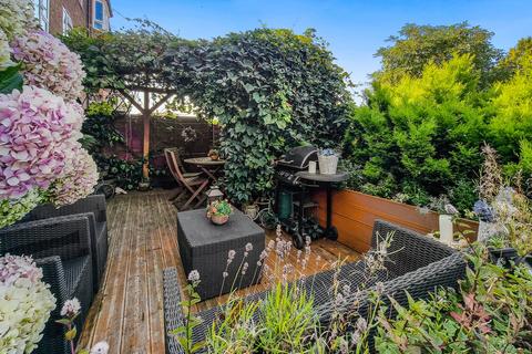17 Cam Green, South Ockendon, RM15 5QN