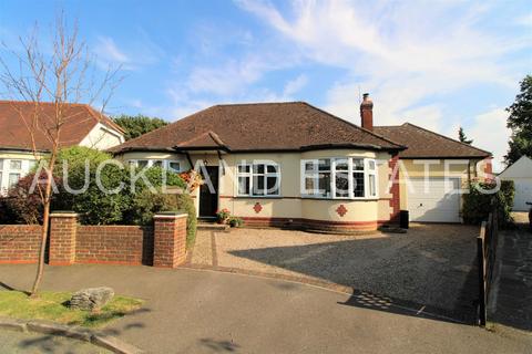 3 bedroom detached bungalow for sale, Oakroyd Close, Potters Bar EN6