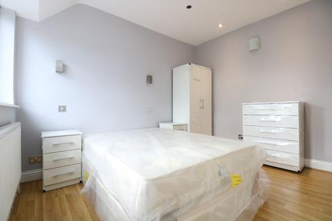 2 bedroom maisonette to rent - Elm Green, London