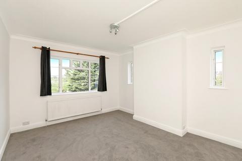 2 bedroom apartment to rent, Chertsey Road, Twickenham