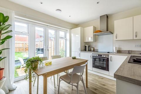 17 Faulkner Place, Brize Norton, Carterton, OX18 1NF