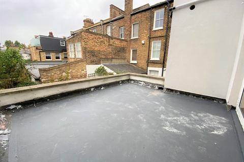 Studio to rent, Antrobus Road, Chiswick, London