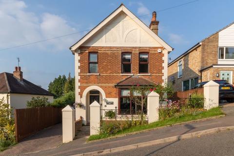 6 Highfield Road, Caterham, CR3 6QX
