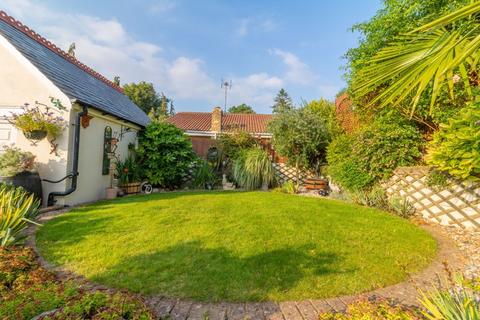 6 Highfield Road, Caterham, CR3 6QX