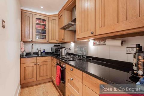 2 bedroom flat to rent, Goldhurst Terrace,South Hampstead London