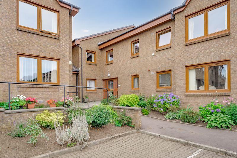 10 Carrick Gardens, Ayr KA7 2RT 2 bed retirement property £140,000