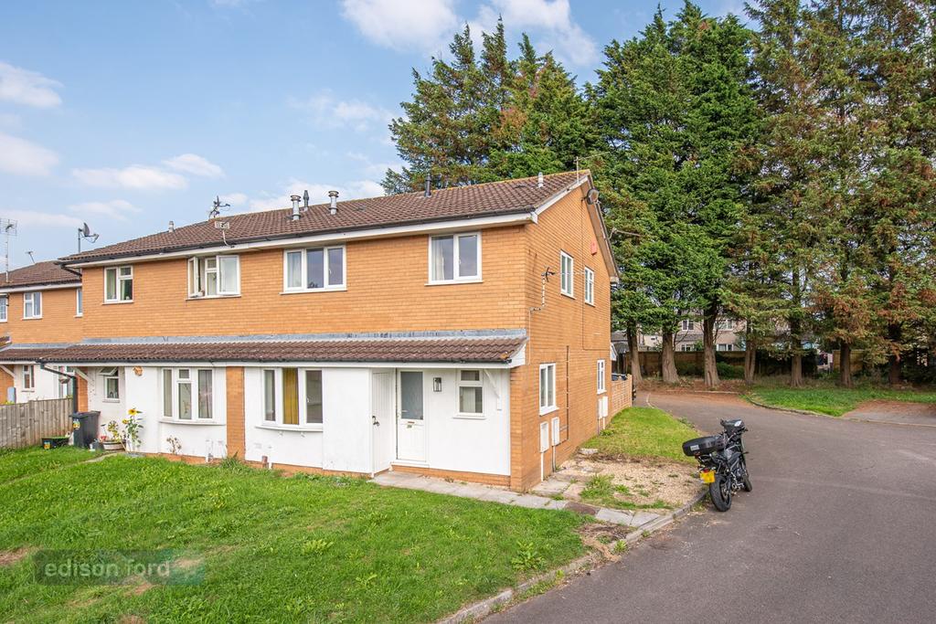 Longs Drive, Yate, Bristol, BS37 2 bed end of terrace house £219,000