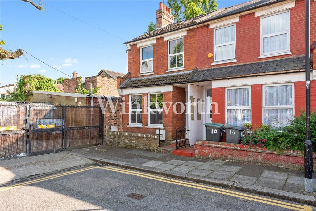 Lydford Road, London, N15 2 bed end of terrace house £1,500 pcm (£346 pw)