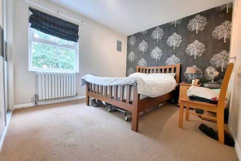 114 Kilross Road, Feltham, TW14 8SA