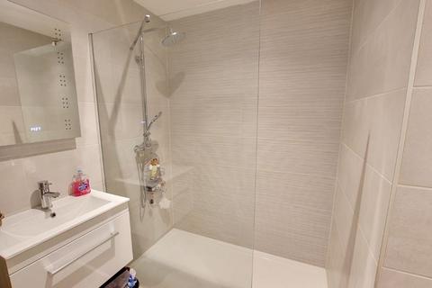 2 bedroom apartment to rent, The Pavillions, Trowbridge